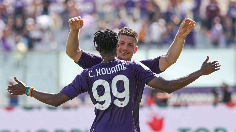 Jovic e Kouamé dopo il gol di quest'ultimo alla Juventus (Germogli)