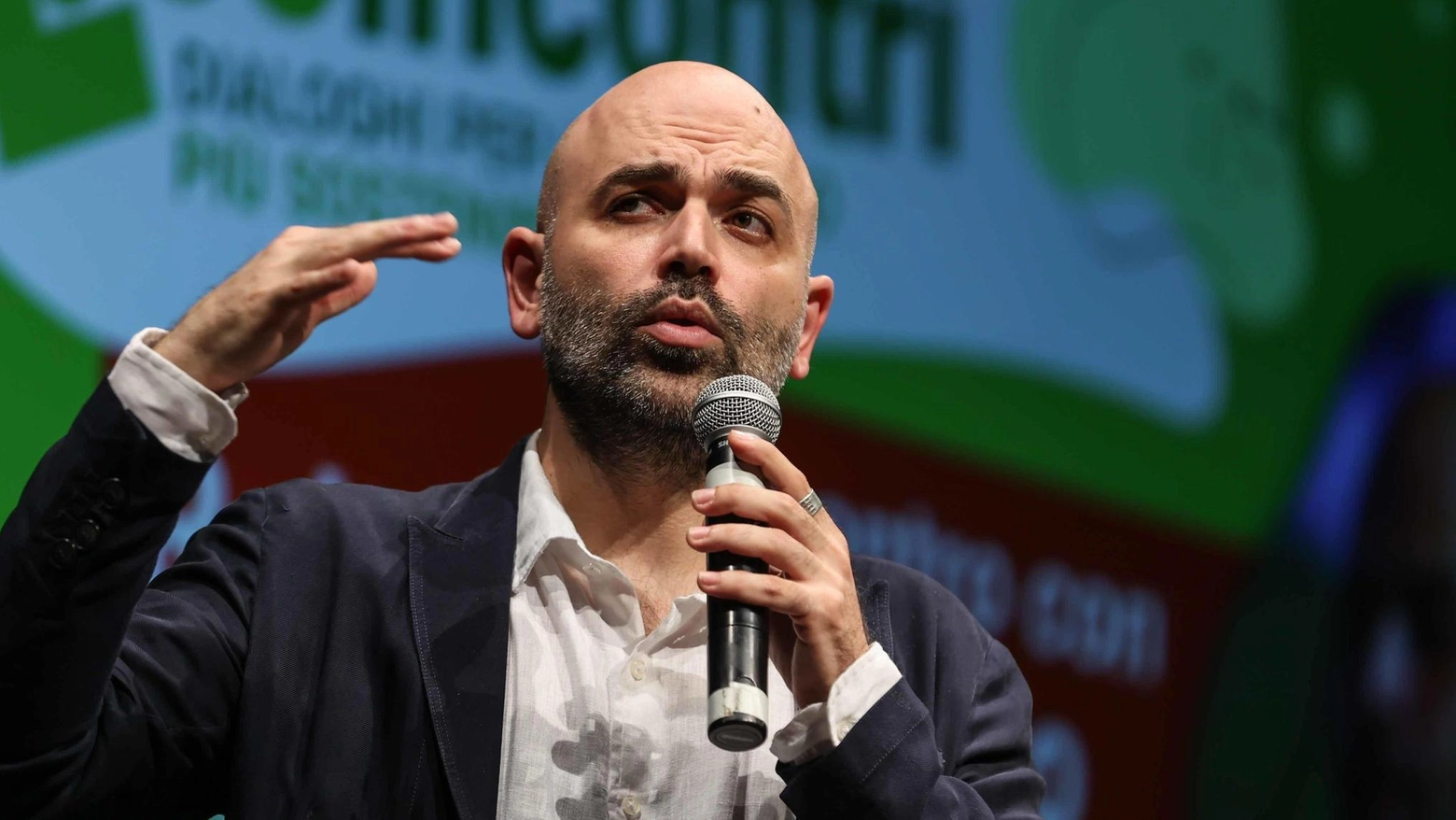 Saviano e l’inchiesta terremoto: "Il keu? Fare luce sugli ultimi anni" Saviano e l’inchiesta terremoto: "Il keu? Fare luce sugli ultimi anni"
