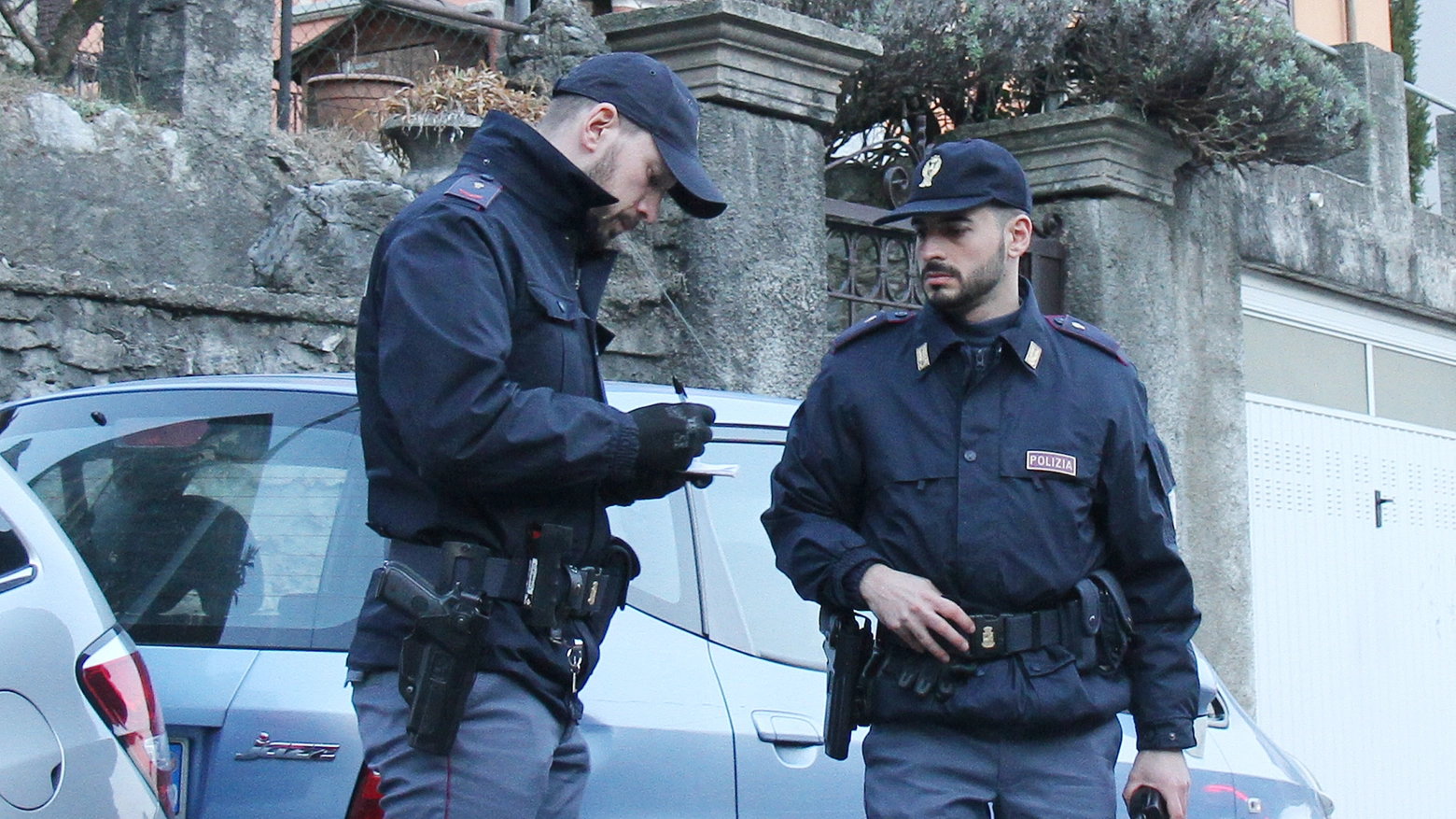 La madre ha raccontato di essere uscita per andare a prendere l’altro figlio