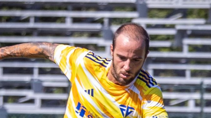 Giulio Grifoni ha cambiato l'inerzia della gara tra Follonica Gavorrano e Pianese, entrando al quarto d'ora della ripresa e confezionando l'assist che ha portato al gol del definitivo 2-1. Dopo un anno di Pianese, è tornato in Maremma ed è convinto che la squadra possa dire la sua anche quest'anno.
