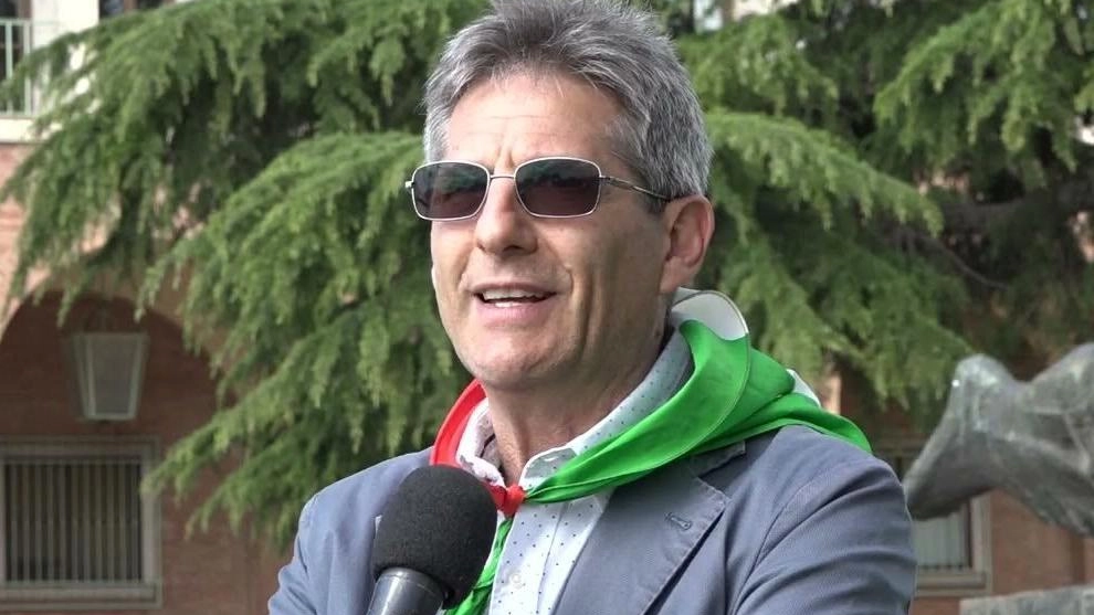 "Il fascismo non è uno scherzo: quei negozi vanno boicottati" "Il fascismo non è uno scherzo: quei negozi vanno boicottati"