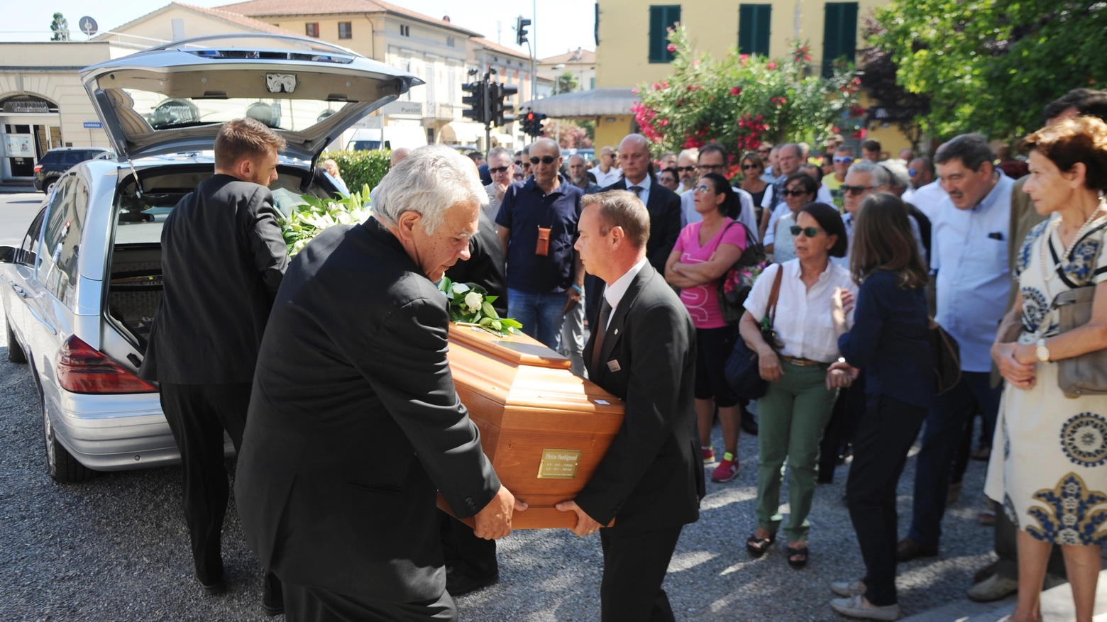 I funerali di Buchignani a Sant'Anna (foto Alcide)