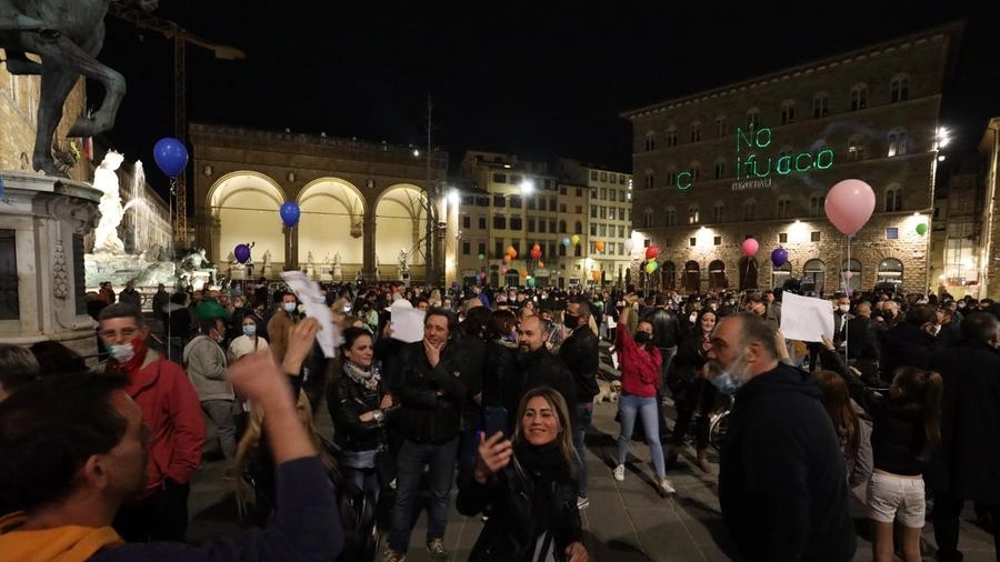 Firenze, protesta dei ristoratori in piazza Signoria