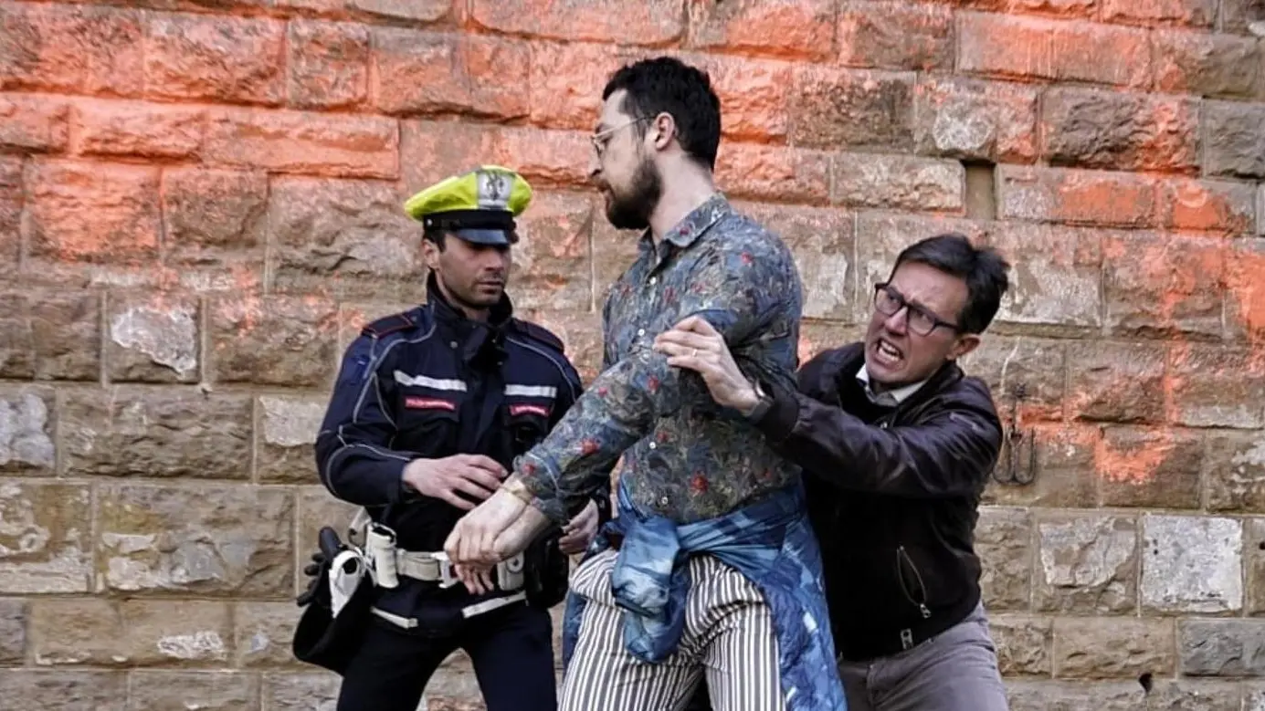 Nardella blocca il vandalo ambientalista