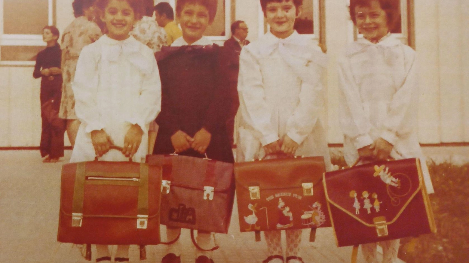 Elementari di Gorarella. Primo giorno di scuola di qualche anno fa Elementari di Gorarella. Primo giorno di scuola di qualche anno fa