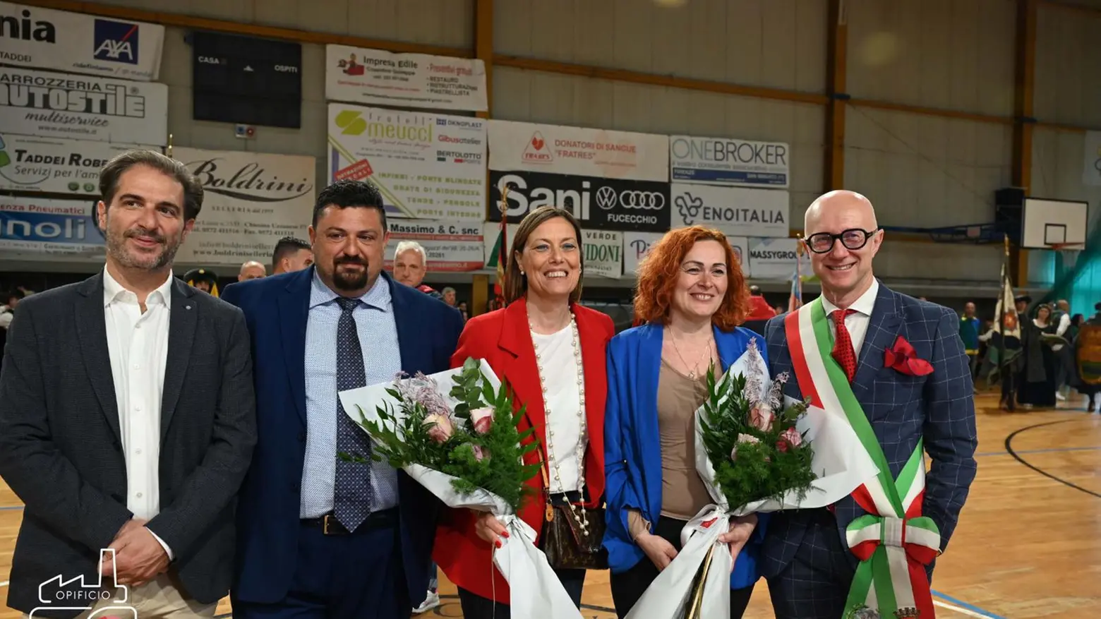 È finalmente Palio Tutto pronto nella Buca Cavalli e fantini scalpitano È finalmente Palio Tutto pronto nella Buca Cavalli e fantini scalpitano