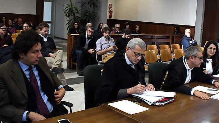  Marco Cappato in aula insieme agli avvocati difensori