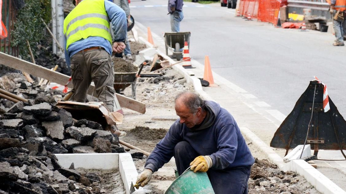 Da via Bolognese a via Incontri. La settimana dei cantieri fra manutenzioni e divieti in vista Da via Bolognese a via Incontri. La settimana dei cantieri fra manutenzioni e divieti in vista
