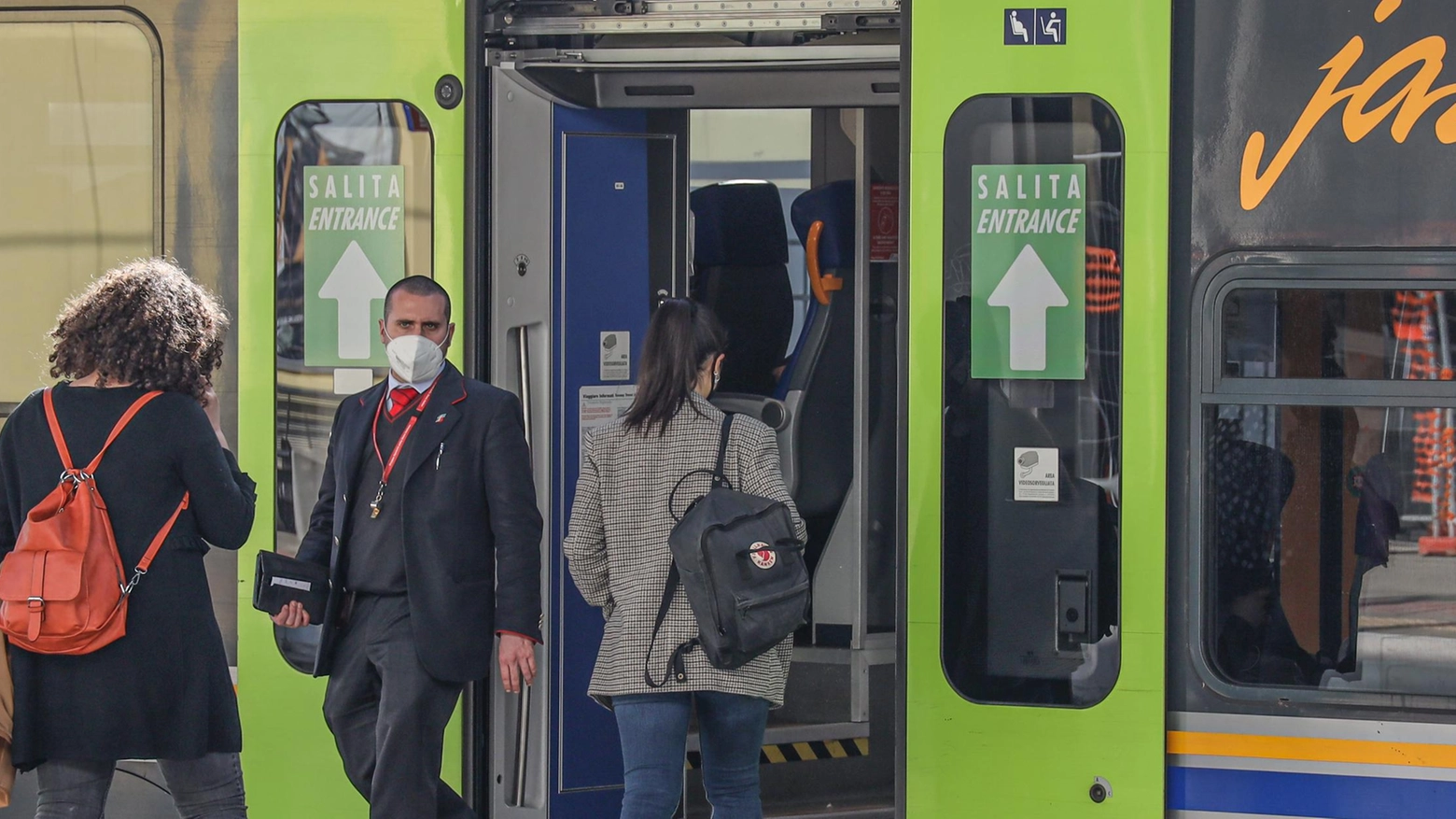 Capotreno picchiata da un’ubriaca: è rivolta