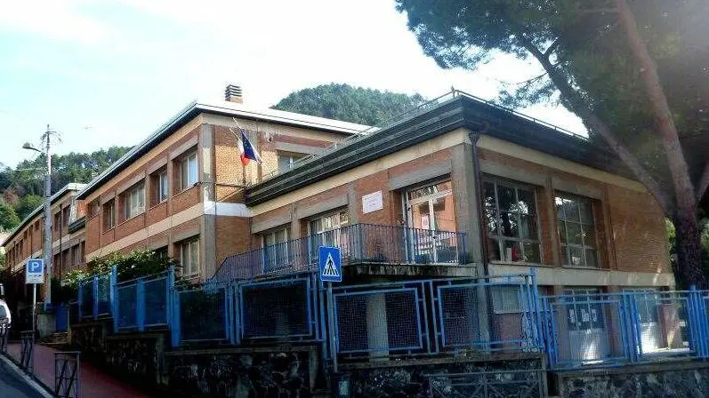 Una scuola da difendere  "Non tagliate la sezione  del liceo Pacinotti"