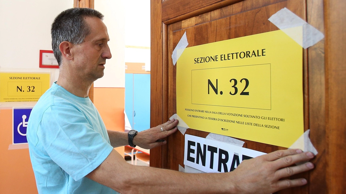 Una sezione elettorale (foto Di Pietro)