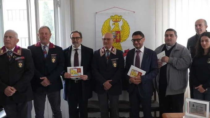 "Da grande vorrei fare il poliziotto". Gli agenti visitano il piccolo paziente "Da grande vorrei fare il poliziotto". Gli agenti visitano il piccolo paziente