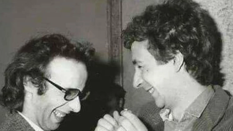 Roberto Benigni da Vergaio e Francesco Nuti da Narnali, in una delle rarissime fotografie  in cui sono ritratti insieme