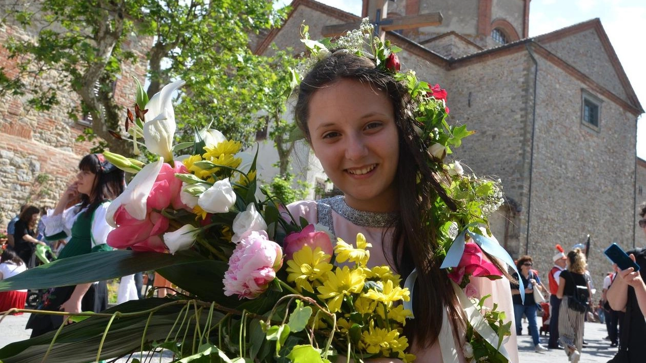 Maggiolata, è il giorno della prima  Festa doppia per l’opera ritrovata  Il bambinello torna in S.Francesco