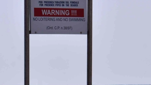  Il divieto di balneazione riguarda solo duecento metri di costa versiliese (foto Umicini)