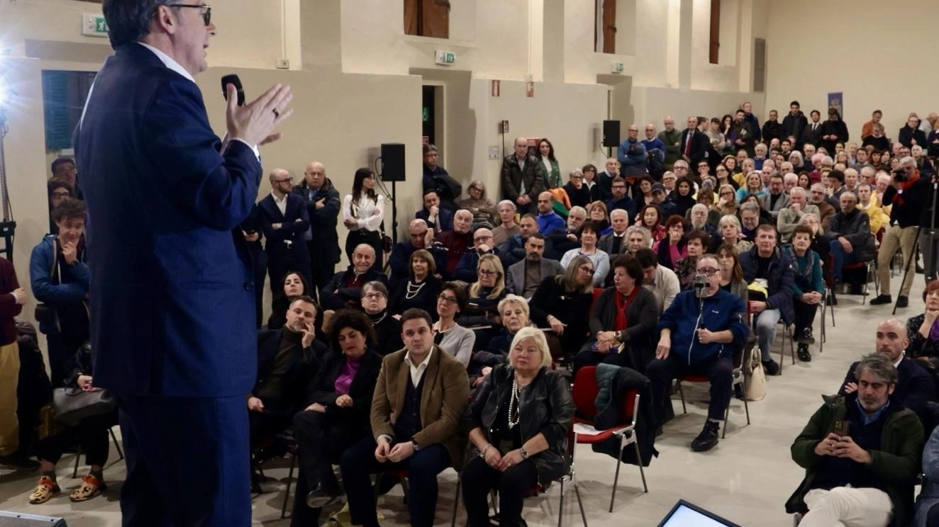 Renzi show alla Fortezza: "Se il Pd perde Firenze salterà anche Schlein"