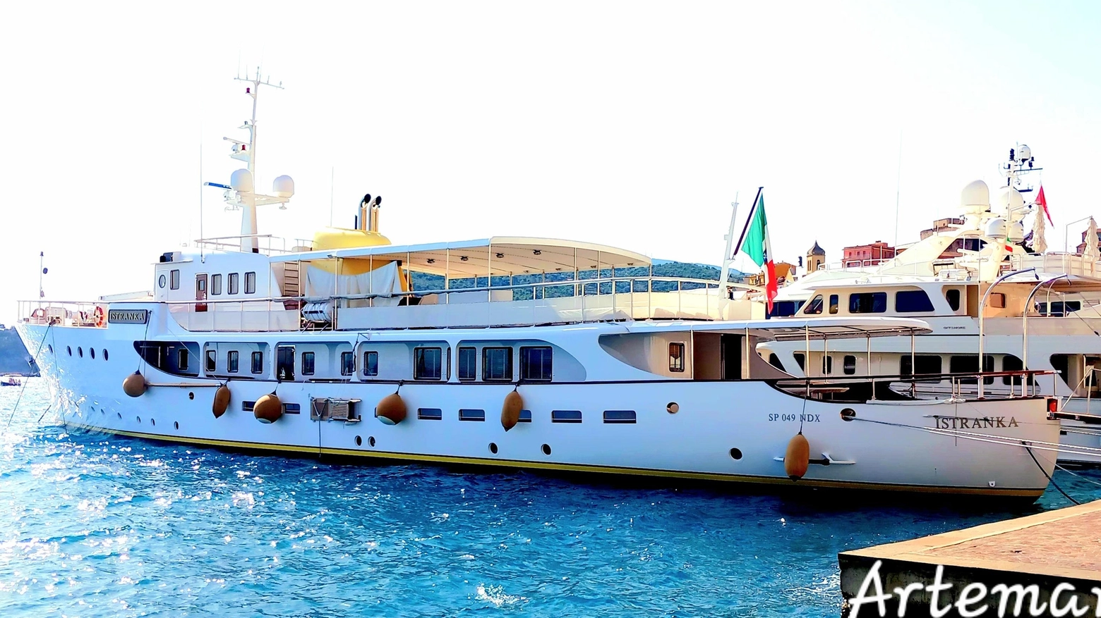 Lo storico yacht di Tito  ancora ormeggiato  alla "Pilarella"