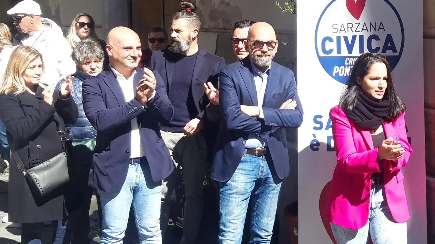 Figuranti e ’consiglieri’ La città presa d’assalto Figuranti e ’consiglieri’ La città presa d’assalto