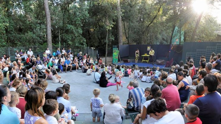 Il salotto incantato dei bambini  Tra clown, marionette e fantasia  "Sono loro gli spettatori del futuro"