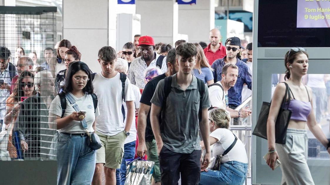 Scuola, il tetris dei trasporti. Bus sostitutivi e treni anticipati: "Così nessuno perderà le lezioni" Scuola, il tetris dei trasporti. Bus sostitutivi e treni anticipati: "Così nessuno perderà le lezioni"