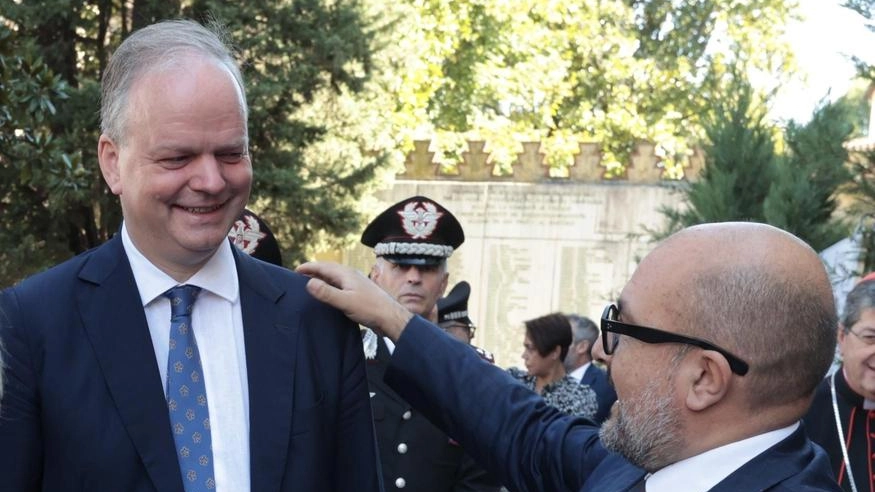 Schmidt non smentisce. Ma FdI pensa ad altro. Consultazioni popolarisu Renzi al ballottaggio Schmidt non smentisce. Ma FdI pensa ad altro. Consultazioni popolarisu Renzi al ballottaggio