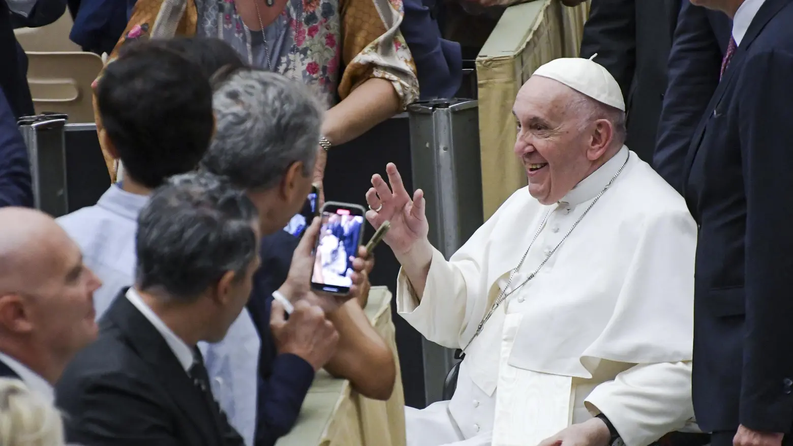 Il Papa disse "Mi volevano morto" Viaggio tra i nemici di Bergoglio Il Papa disse "Mi volevano morto" Viaggio tra i nemici di Bergoglio