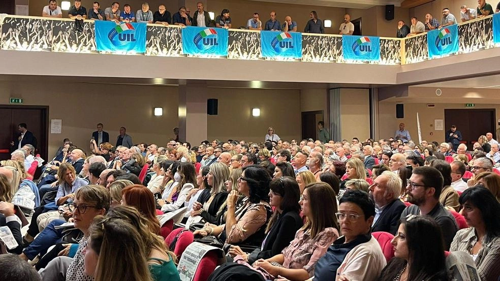 "Qui un presidio di democrazia". La Uil apre la nuova sede regionale. La voce forte di nove lavoratori