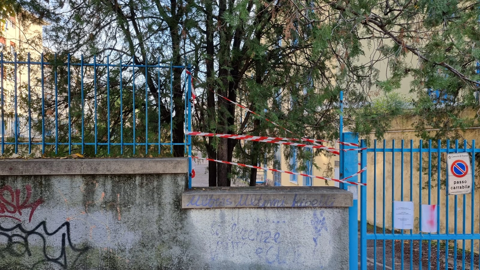 La ringhiera caduta alla scuola Carducci La ringhiera caduta alla scuola Carducci