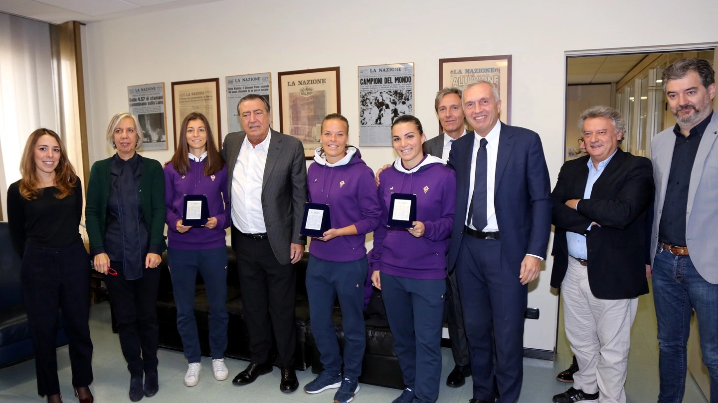 Le ragazze della Fiorentina Women's premiate alla "Nazione" (Germogli)