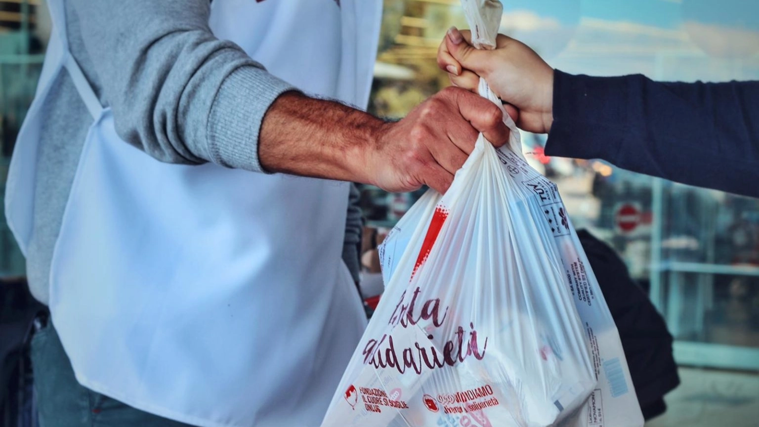 Torna la raccolta alimentare Torna la raccolta alimentare