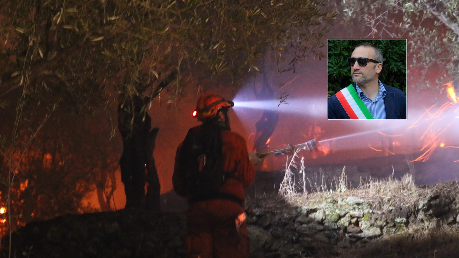 L'incendio sul Serra e, nel riquadro, il sindaco Ghimenti