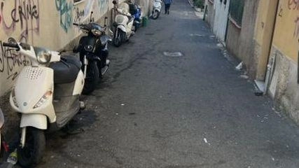 Degrado in via Vignaletta per colpa della movida. Protestano i residenti Degrado in via Vignaletta per colpa della movida. Protestano i residenti
