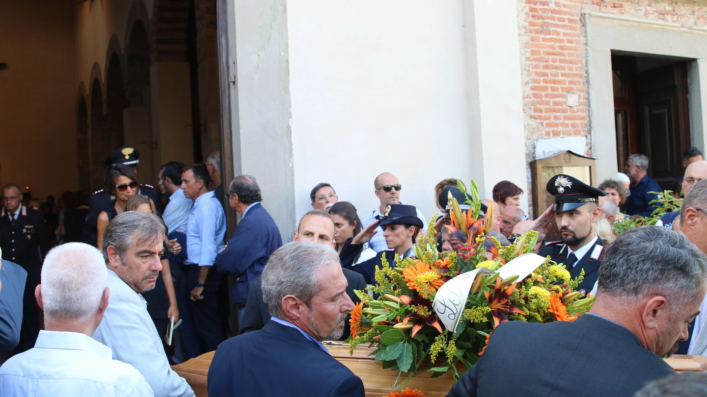 Folla commossa ai funerali del pm Antonio Giaconi (foto Valtriani)