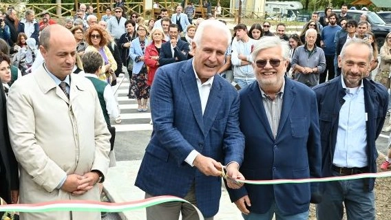 Il taglio del nastro con il presidente della Regione Toscana, Eugenio Giani Il taglio del nastro con il presidente della Regione Toscana, Eugenio Giani