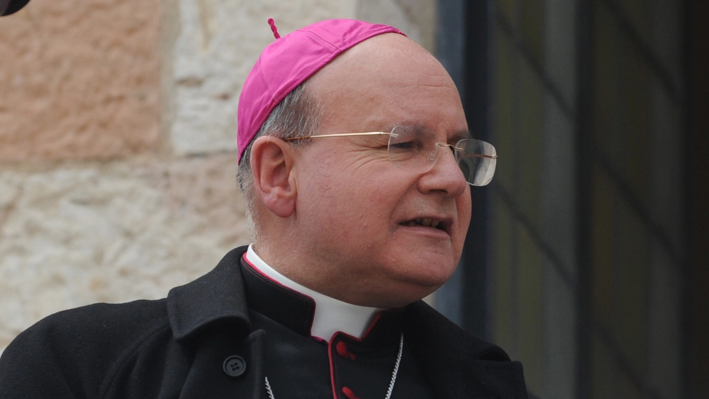 Il vescovo, monsignor Domenico Sorrentino