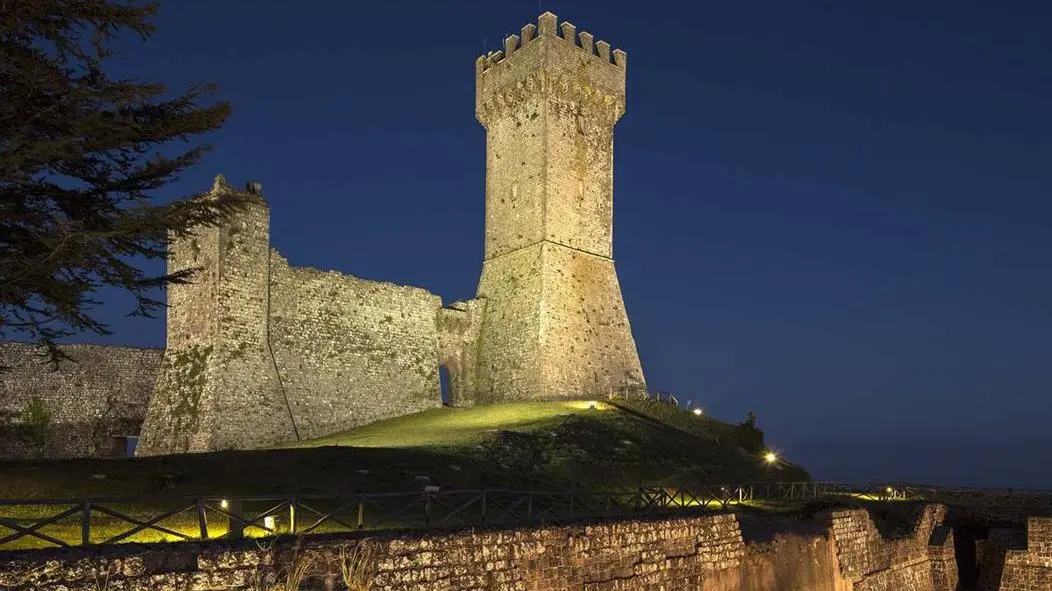 Rocca, arrivano le ’cure’ Stop alla caduta dei massi Rocca, arrivano le ’cure’ Stop alla caduta dei massi