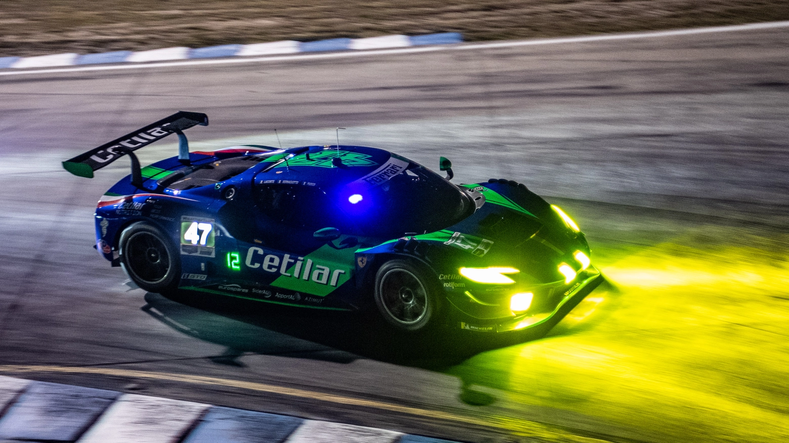 La vettura della Cetilar Racing in gara La vettura della Cetilar Racing in gara