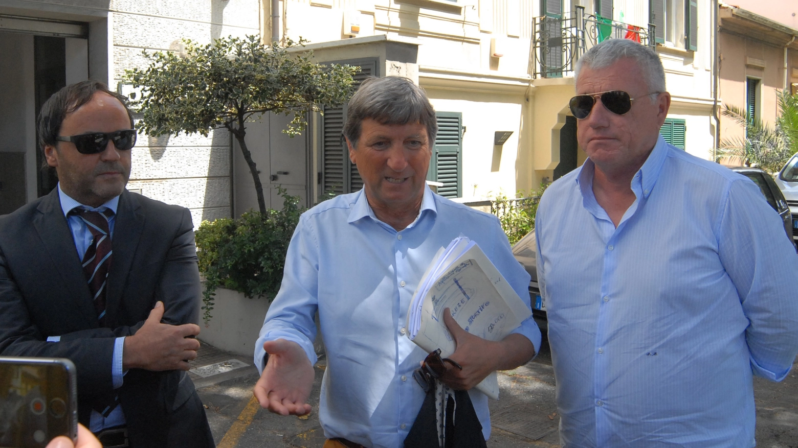 L'assessore Benedini (a destra) assieme al sindaco e al curatore fallimentare Tognelli