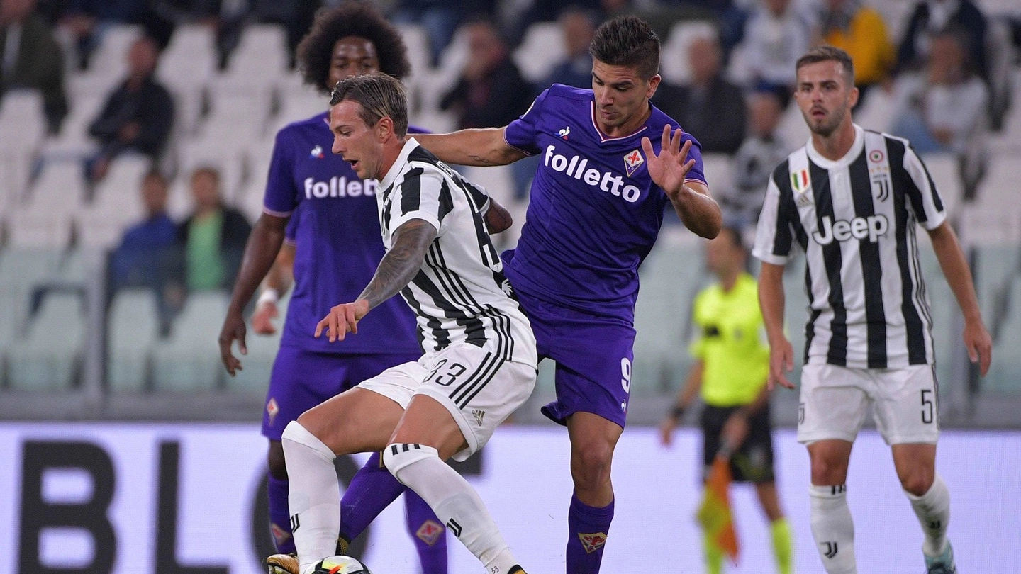 Bernardeschi in azione contro la Fiorentina
