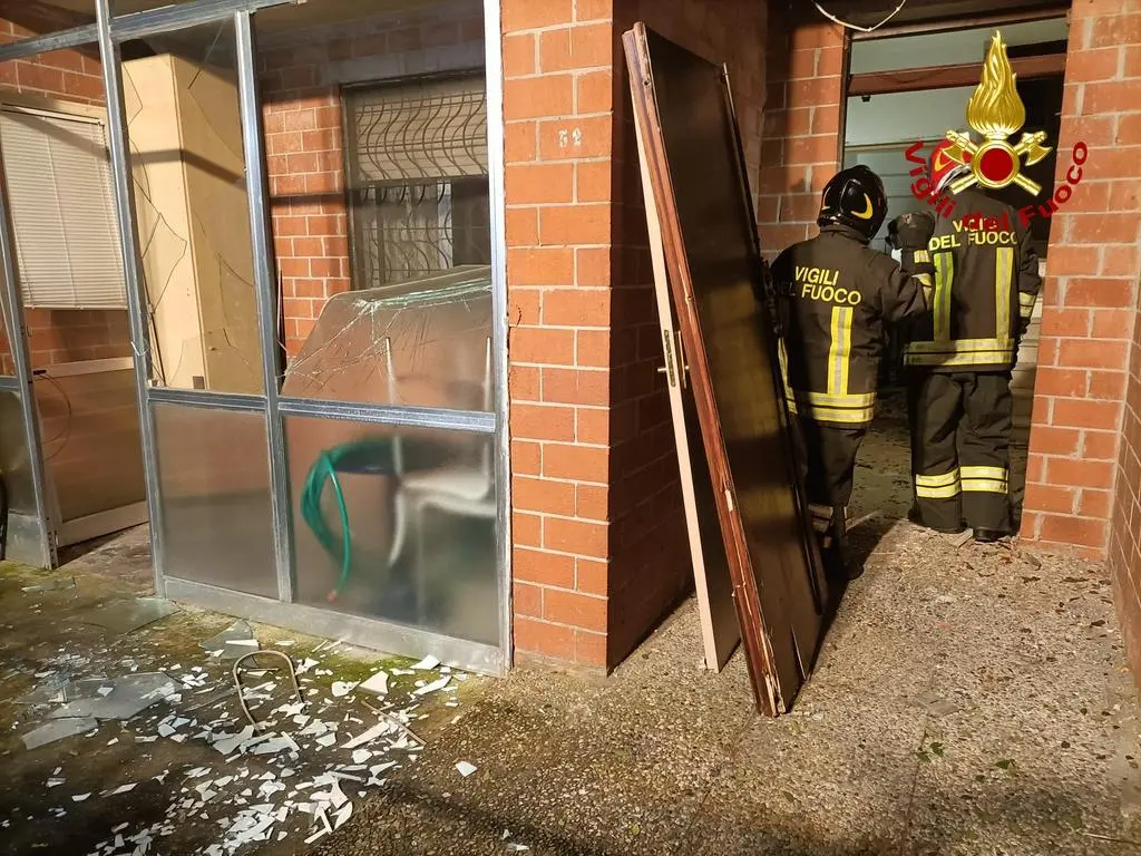 Esplosione nella casa di Paganico. Aperto un fascicolo contro ignoti