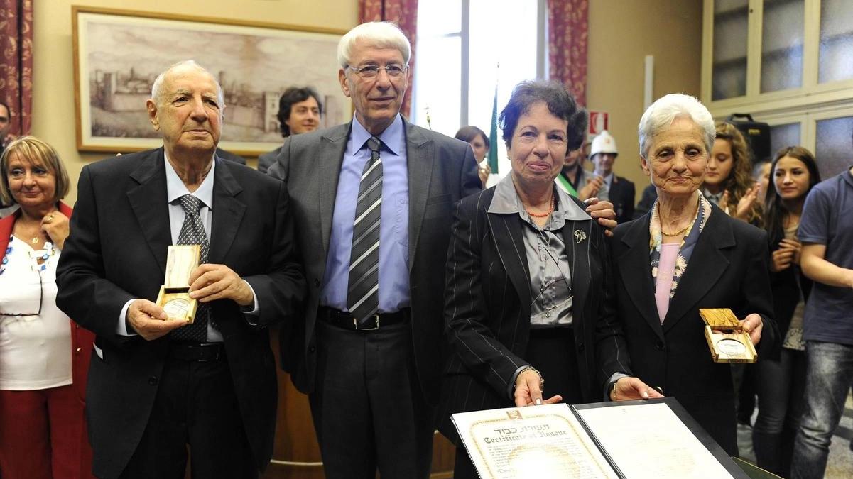 Don Ugo Corsini, un prete di Borgo San Lorenzo, ha nascosto una famiglia ebrea durante la Seconda Guerra Mondiale, salvandoli dalla deportazione nazista. È stato riconosciuto come Giusto tra le Nazioni nel 2013.