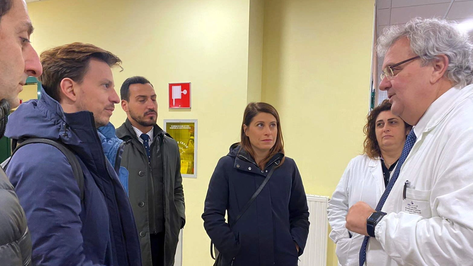 Visita nei nosocomi dei politici del centrosinistra: "Strutture d’eccellenza ma sovraccariche". Barbetti (Pd): "Turni massacranti e barelle nei corridoi".