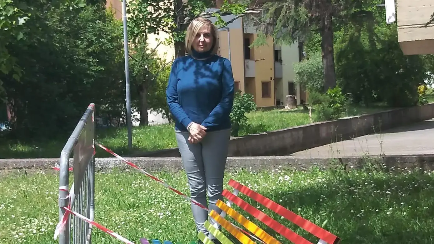 Una panchina per dire no all’omofobia Una panchina per dire no all’omofobia