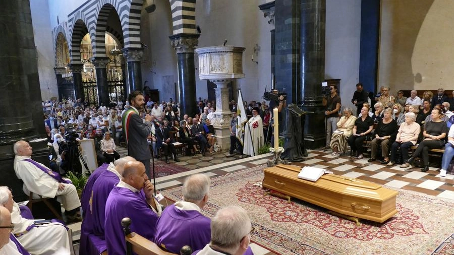 Il funerale di Gastone Simoni a Prato (foto Gianni Attalmi)
