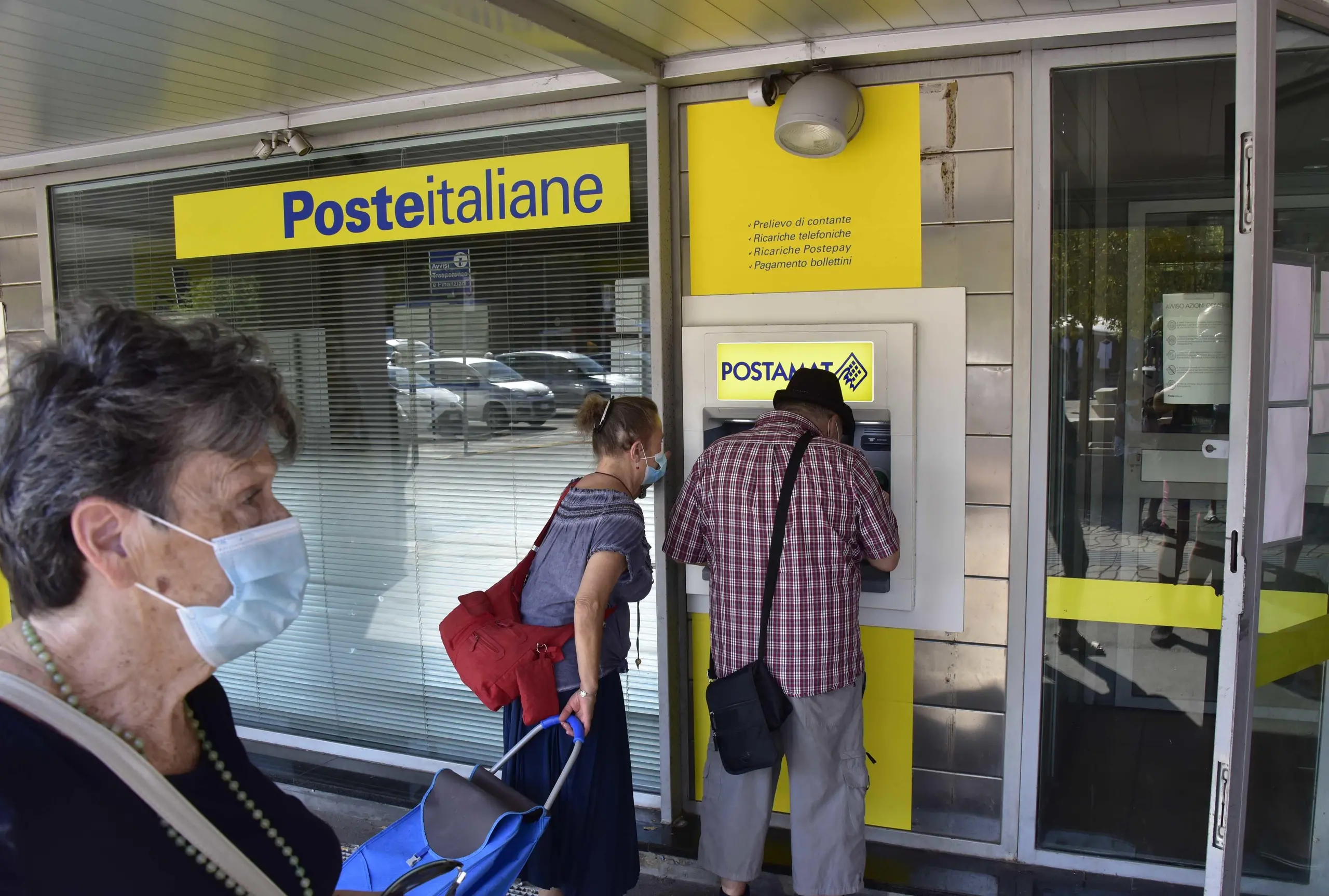 Sportelli, niente file Si prenota con whatsapp
