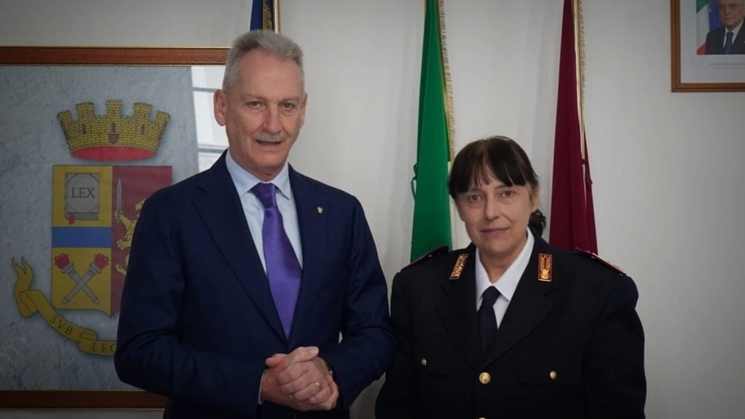 L'ispettore Bigoni accolta dal questore L'ispettore Bigoni accolta dal questore