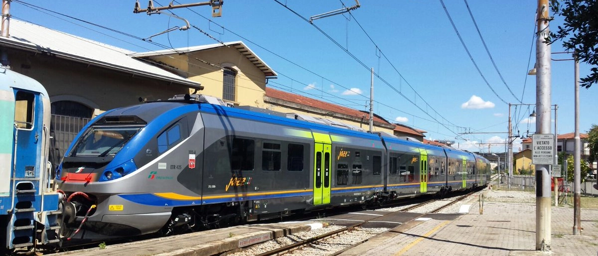 Ritardi sui treni per Firenze fino a 100 minuti e 30 regionali cancellati