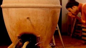 METODO  All’azienda La Biagiola si produce  il vino alla maniera antica utilizzando le anfore in cocciopesto