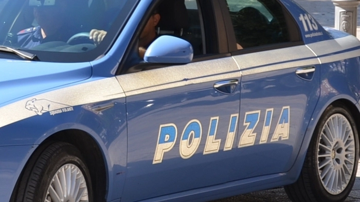 Intervenuta una volante della polizia Intervenuta una volante della polizia