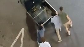 Ennesima notte di schiamazzi e vandalismi, la protesta dei residenti Ennesima notte di schiamazzi e vandalismi, la protesta dei residenti